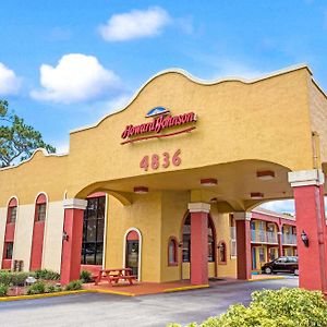 Howard Johnson By Wyndham Lake Front Park Kissimmee